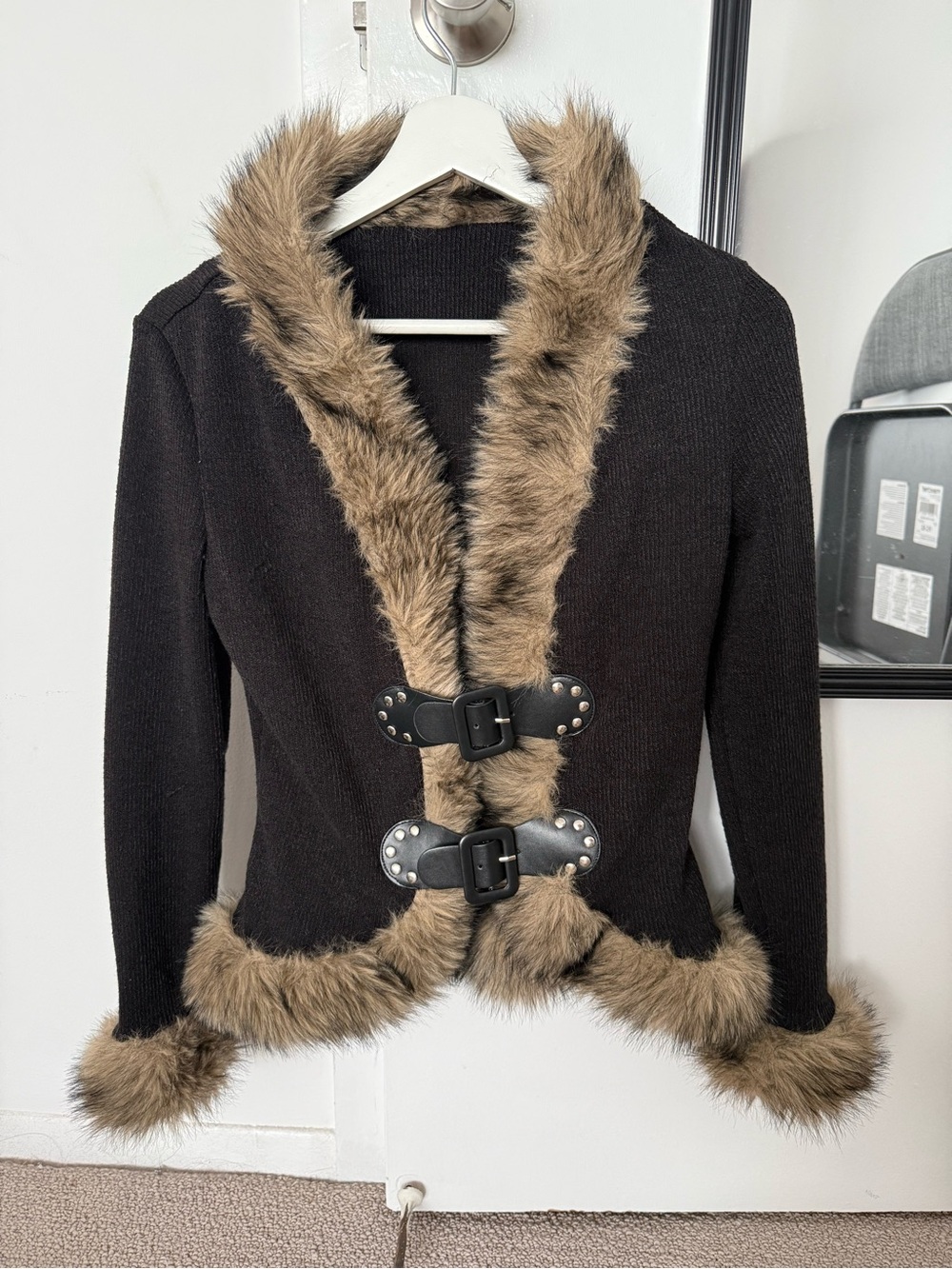 ROMWE Black Sweater Cardigan with Brown Faux Fur Trim